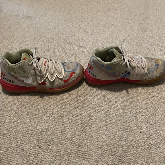 Size 2 youth 
Used
Doesn’t come with box
100% still usable - Picture 7 of 7